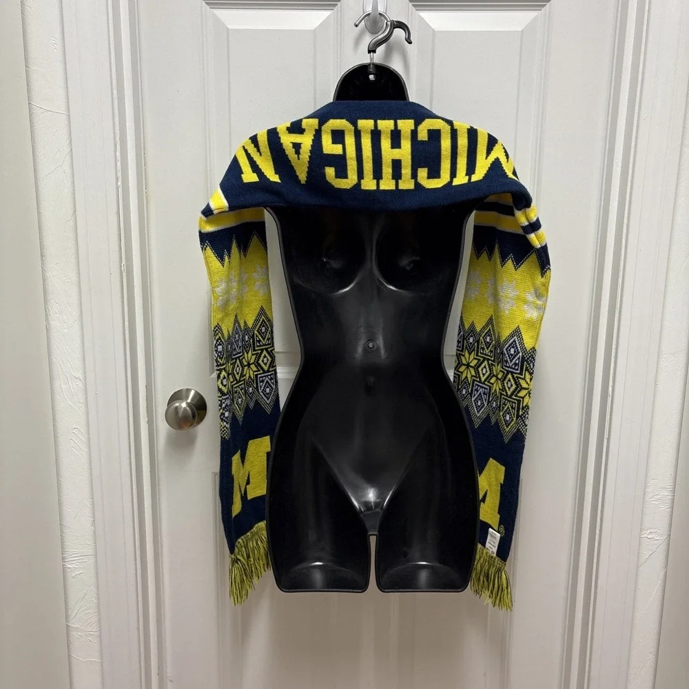 Forever Collectibles Michigan‎ Wolverines Scarf Spell Out Snowflake Scarf